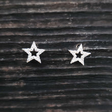 18K Natural Diamond Star Stud