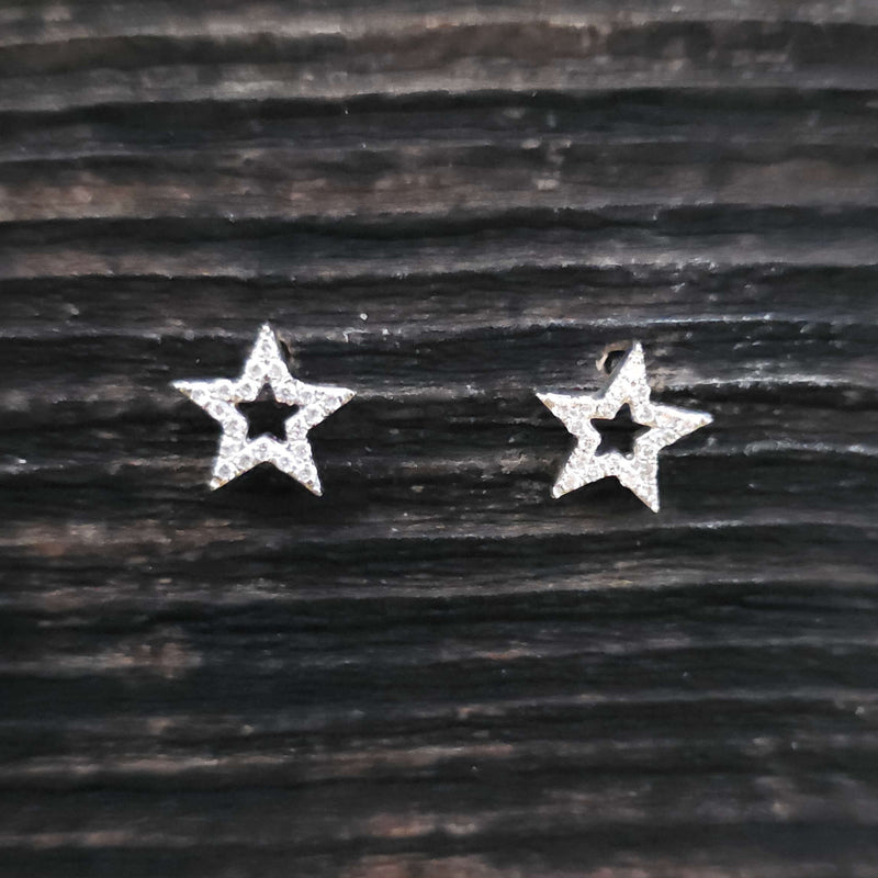 18K Natural Diamond Star Stud