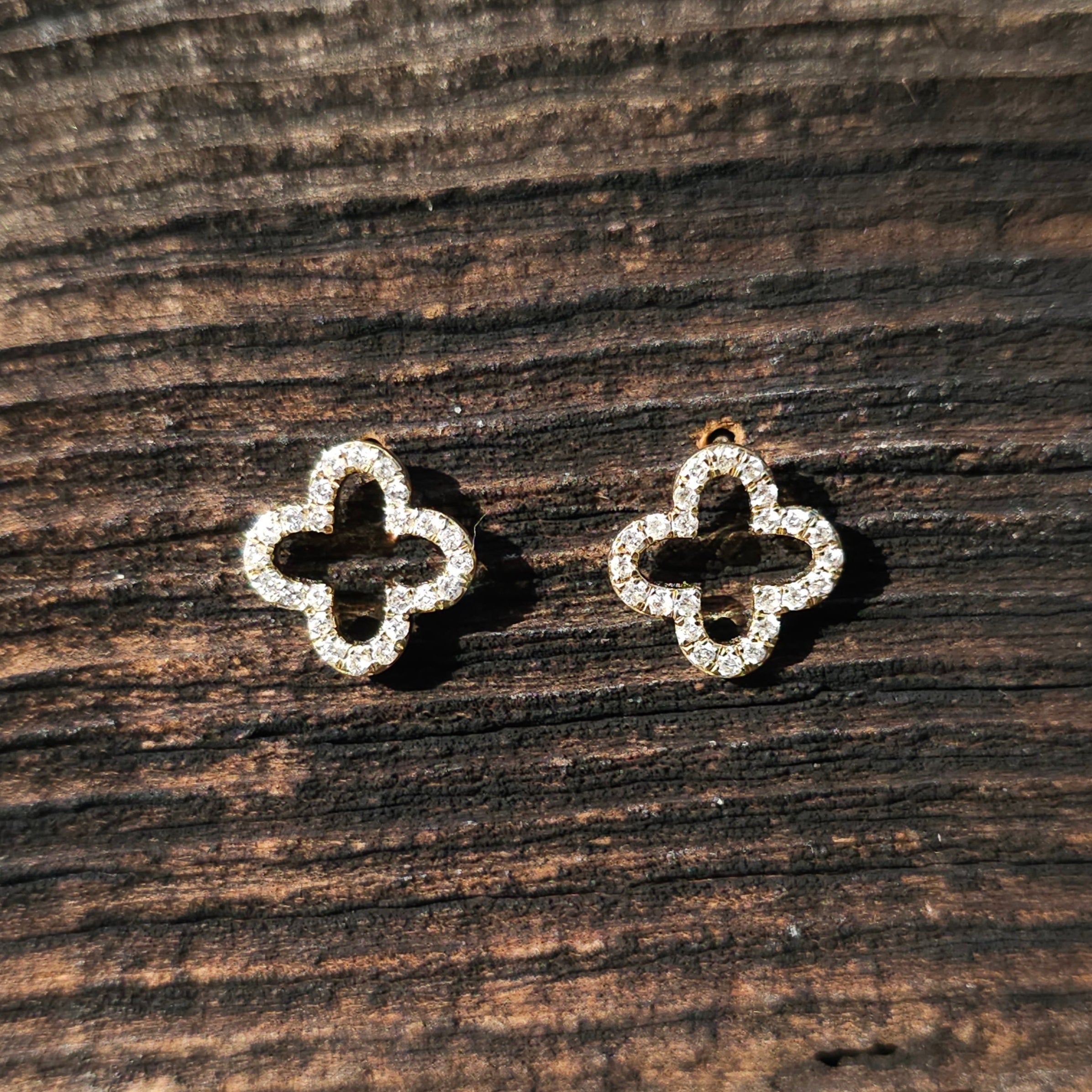 18K Clover Shape Diamond Stud