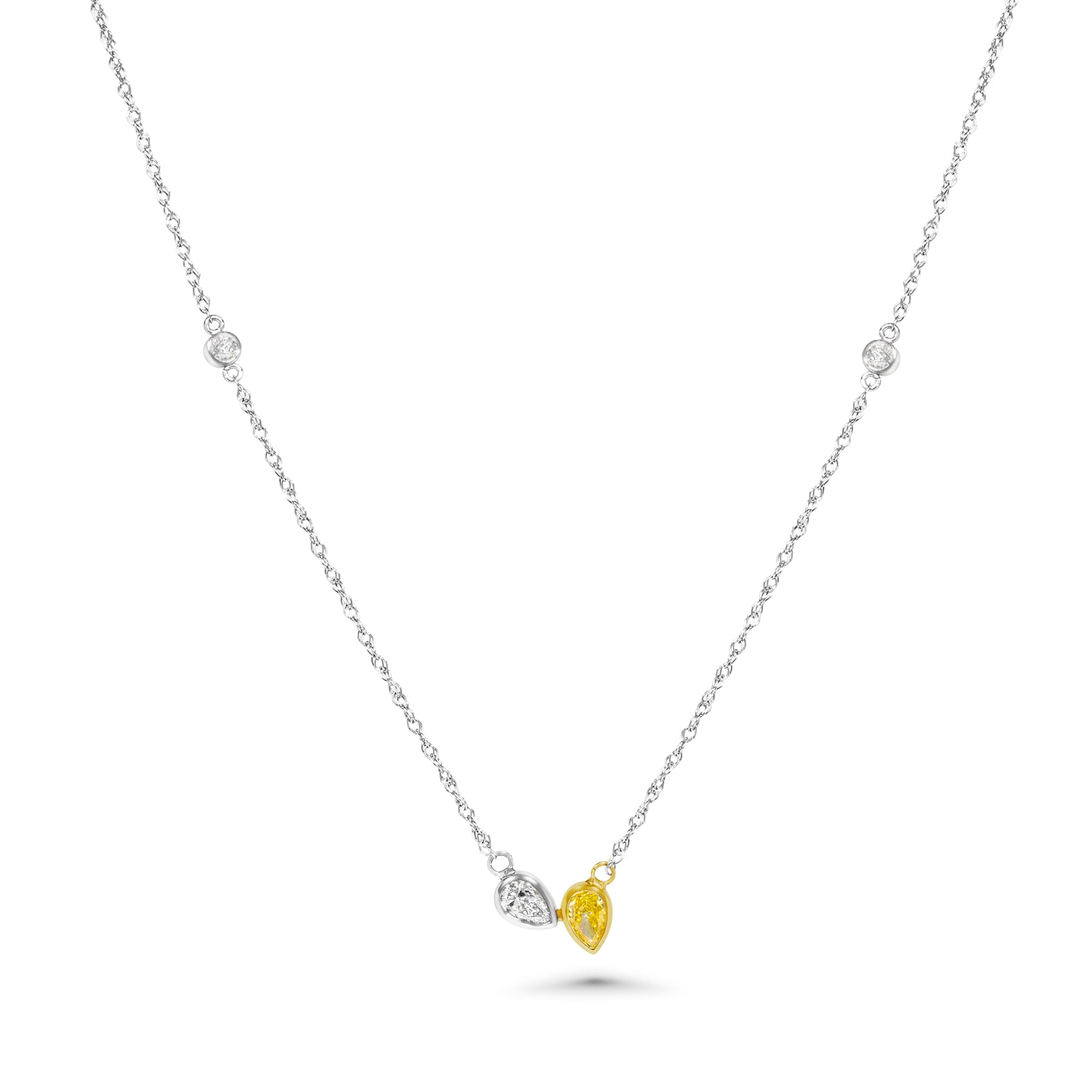 18K Be Unique Pear Diamonds Necklace